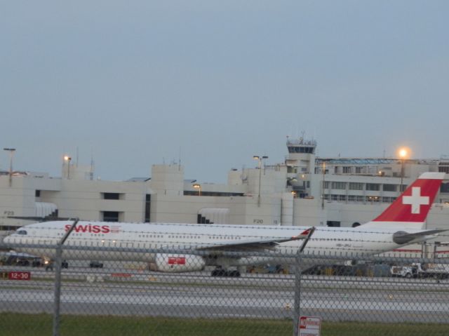Airbus A330-300 (HB-JHJ)
