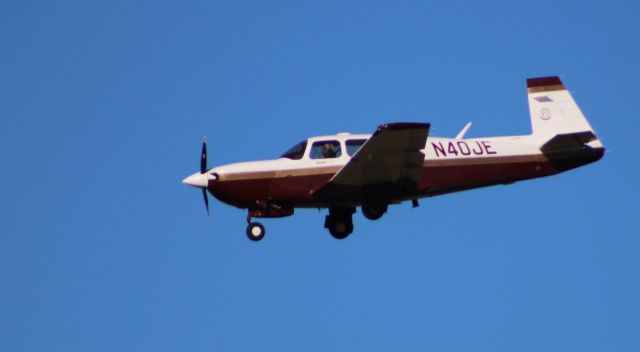 Mooney M-20 Turbo (N40JE) - On final is this 1993 Mooney M20M in the Autumn of 2021.