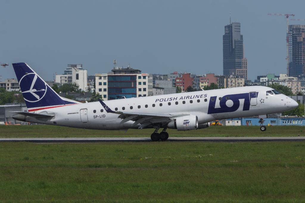Embraer 175 (SP-LID) - EPWA SPOTTING