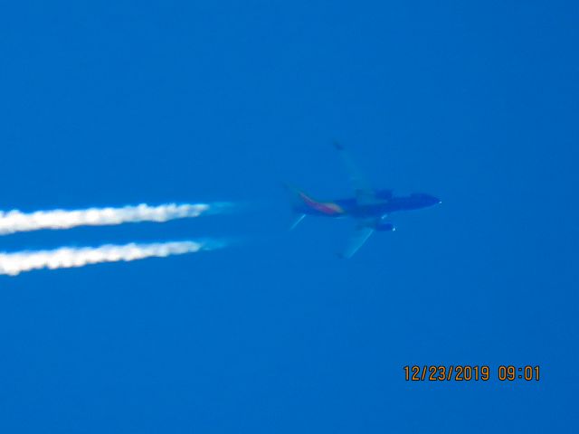 Boeing 737-700 (N7876A)