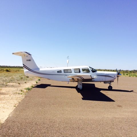 Piper Saratoga (VH-MNV)