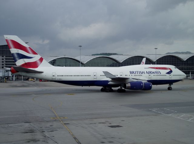 Boeing 747-400 (G-BNLL)