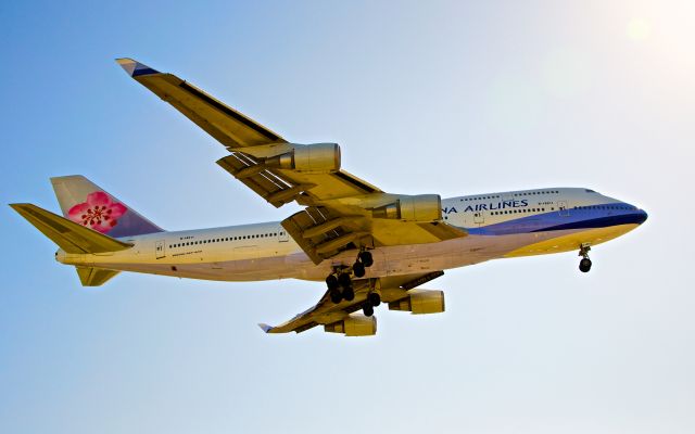 Boeing 747-400 (B-18211)