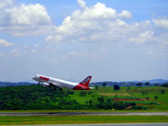 Airbus A320 (PR-MYH)