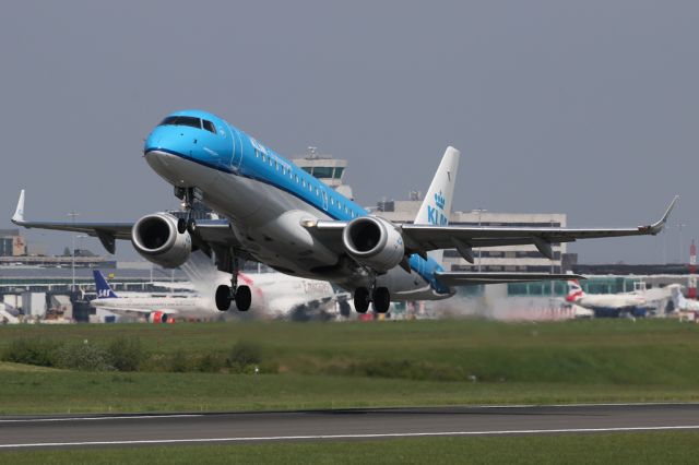 Embraer ERJ-190 (PH-EXF) - KLM1076 on the way back to Amsterdam