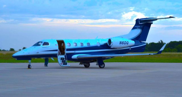 Embraer Phenom 300 (N6DQ)