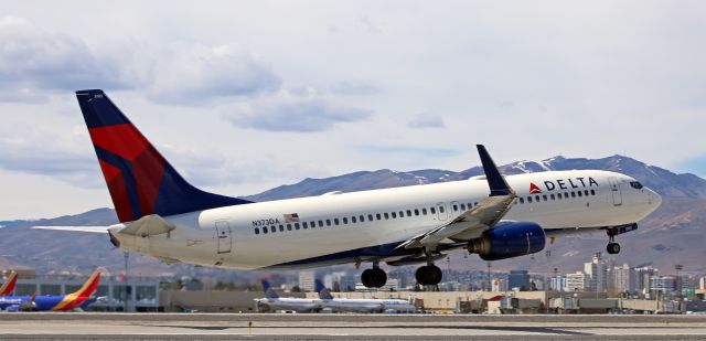 Boeing 737-800 (N373DA) - Only a few feet off Runway 34R, Delta's N373DA is on its way to Salt Lake City (KSLC).