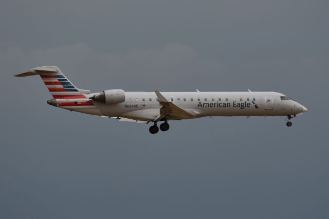 Canadair Regional Jet CRJ-700 (N604QX)