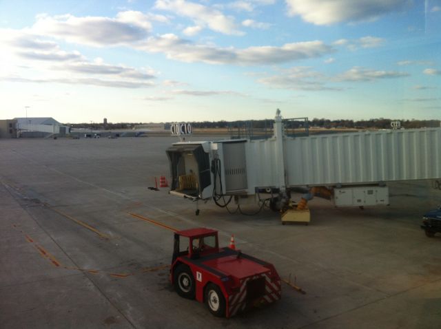 — — - Just an lonely gate, waiting to service the next aircraft