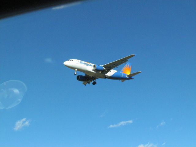 Boeing 757-200 (N902NV)