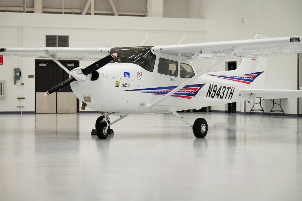 Cessna Skyhawk (N943TH)