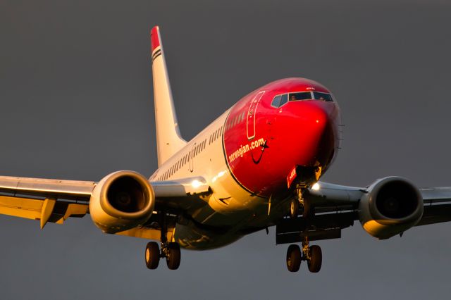 BOEING 737-300 (LN-KKN)