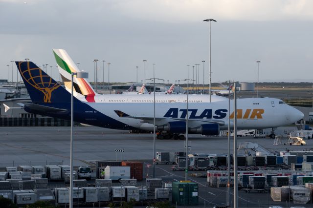 Boeing 747-400 (N477MC)