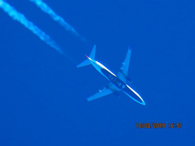 Boeing 737-800 (N3732J)