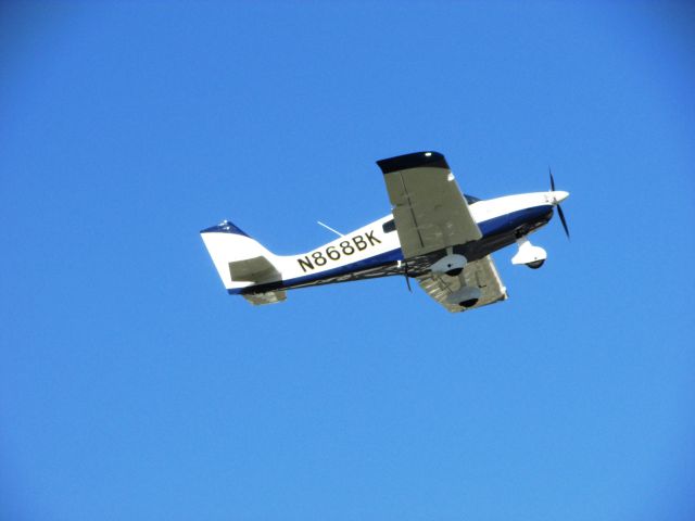 Experimental  (N868BK) - Taking off RWY 8R