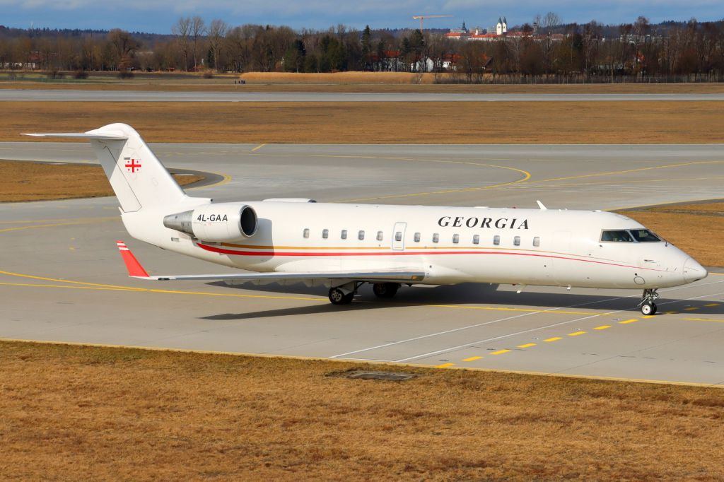Canadair Regional Jet CRJ-200 (4L-GAA)