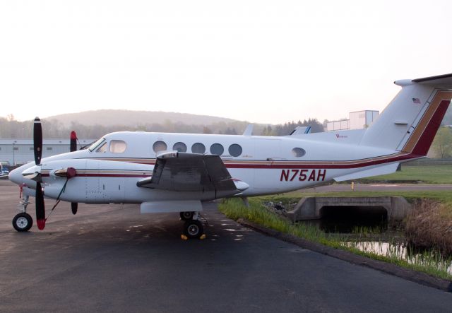 Beechcraft Super King Air 300 (N75AH) - At the ramp of RELIANT AIR. They have the lowest fuel price on the Danbury (KDXR) airport.