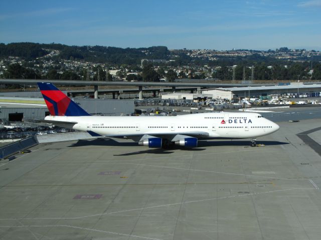 Boeing 747-400 (N669US)