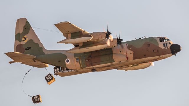 Lockheed C-130 Hercules (0420)