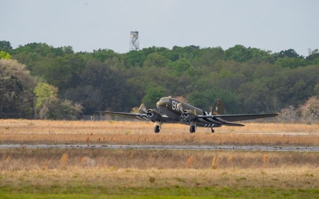 Douglas DC-3 (N150D)