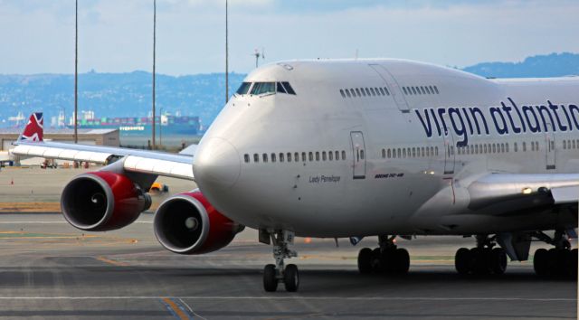 Boeing 747-400 (G-VFAB)