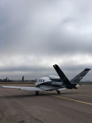 Cirrus Vision SF50 (N578BA)