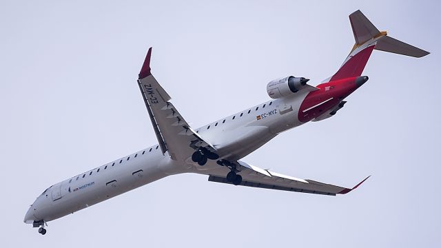 Canadair Regional Jet CRJ-100 (EC-MVZ)