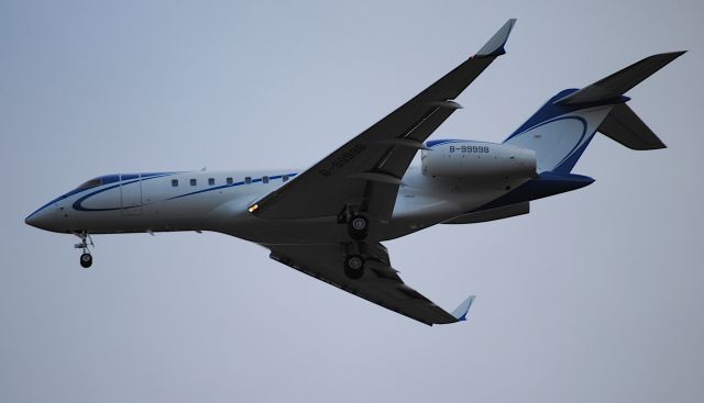 Bombardier Global 5000 (B-99998)