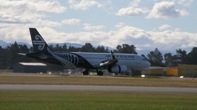 Airbus A320 (ZK-OXF)