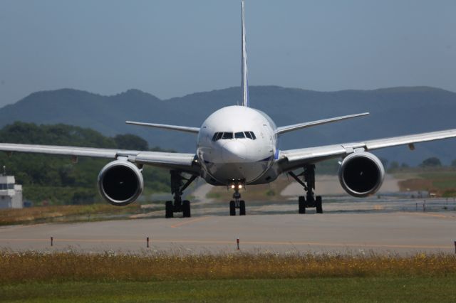 Boeing 777-200 (JA8198) - 09July 2015:HKD-HND.