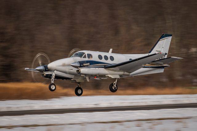 Beechcraft King Air 90 (N232BG) - Beechcraft King Air 90 N323BG taking off at Wings Field, Blue Bell, PA USA.