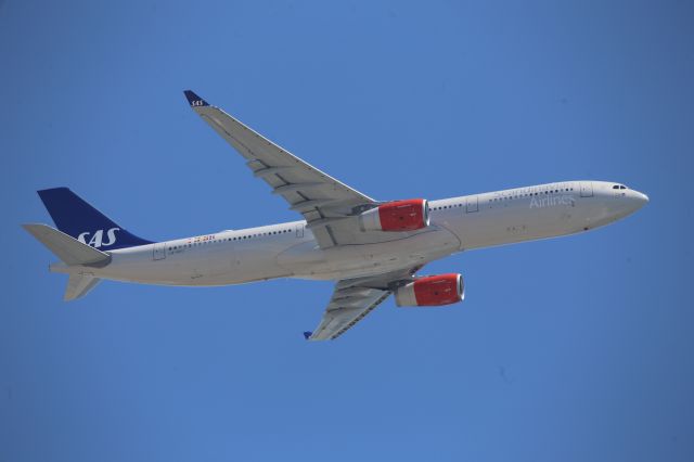 Airbus A330-300 (LN-RKU)