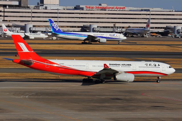 Airbus A330-300 (B-6127)