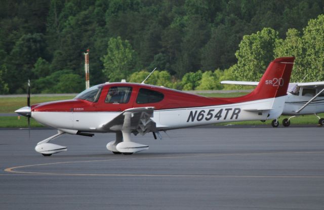 Cirrus SR-20 (N654TR) - HOLLY SPRINGS AVIATION LLC arriving at KJQF - 6/1/14