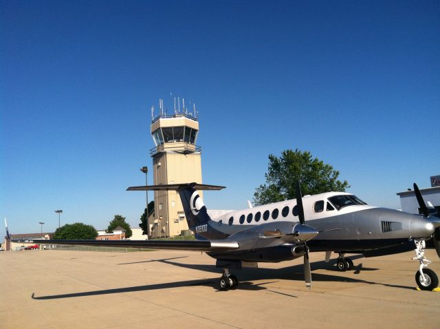 Beechcraft Super King Air 300 (N351DD)