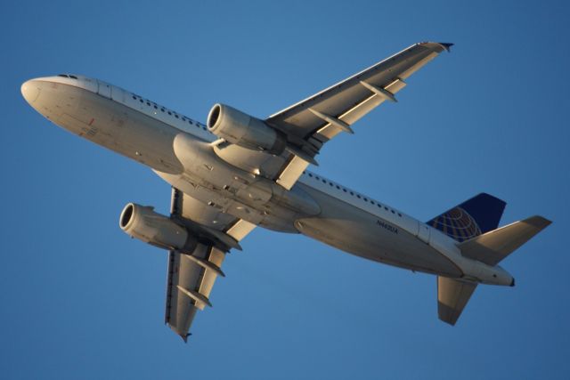 Airbus A320 (N462UA)