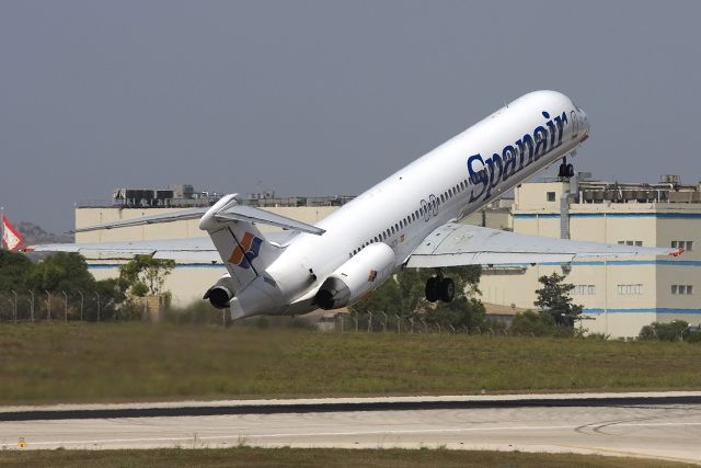 McDonnell Douglas MD-82 (EC-GCV)