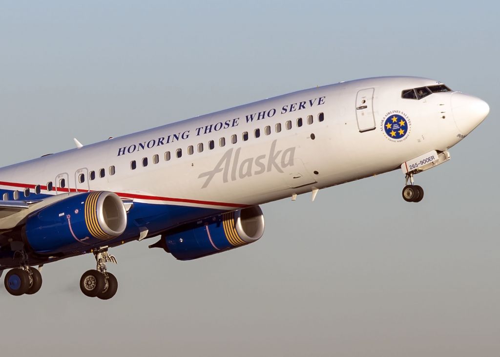 Boeing 737-900 (N265AK)