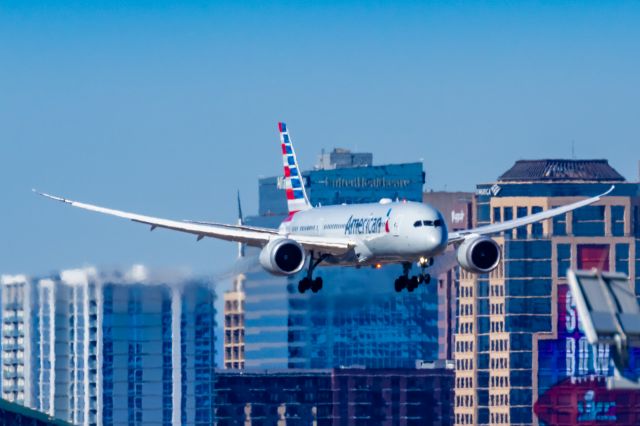 Boeing 787-8 (N875BD) - An American Airlines 787-9 landing at PHX on 2/10/23 during the Super Bowl rush. Taken with a Canon R7 and Canon EF 100-400 II L lens.