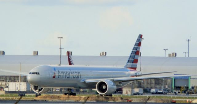 BOEING 777-300ER (N736AT)