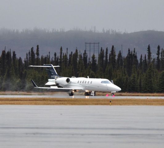 Learjet 40 (N40XR) - Landing runway 26 Goose Bay