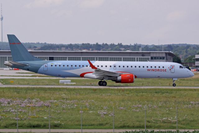 EMBRAER 195 (UR-WRF)