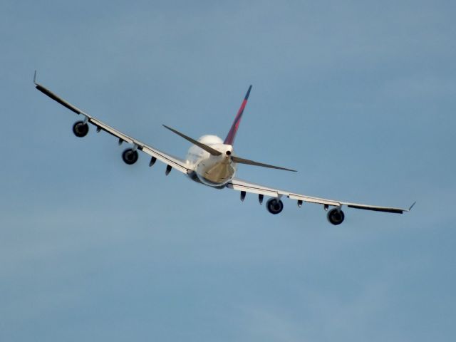 Boeing 747-400 (N674US)