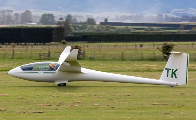 DG FLUGZEUGBAU LS-8ST (ZK-GTK)