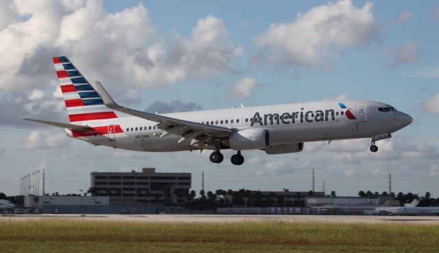 Boeing 737-800 (N820NN) - Landing at MIA in the evening of the 25th of June, 2018.