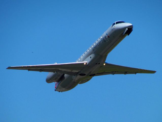 Embraer ERJ-145 (N653AE)