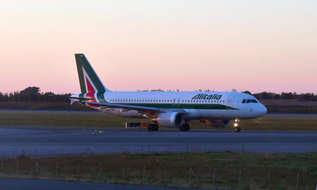 Airbus A320 (EI-EIB) - Alitalia Airbus A320-216 EI-EIB in Roma Fiumicino 