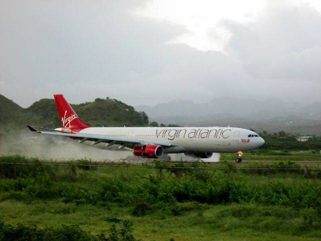 Airbus A330-300 (G-VNYC)