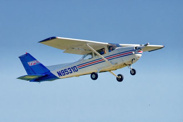 Cessna Skyhawk (N9531D) - Cessna 172R over Livermore Municipal Airport (CA). April 2021