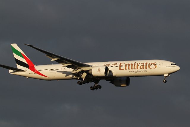 BOEING 777-300ER (A6-EGU)